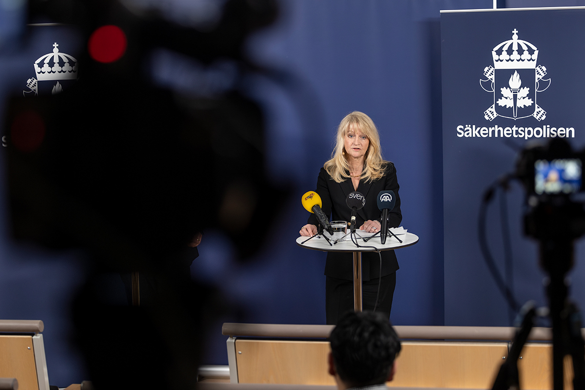 Säkerhetspolischef Charlotte von Essen håller ett presseminarium.
